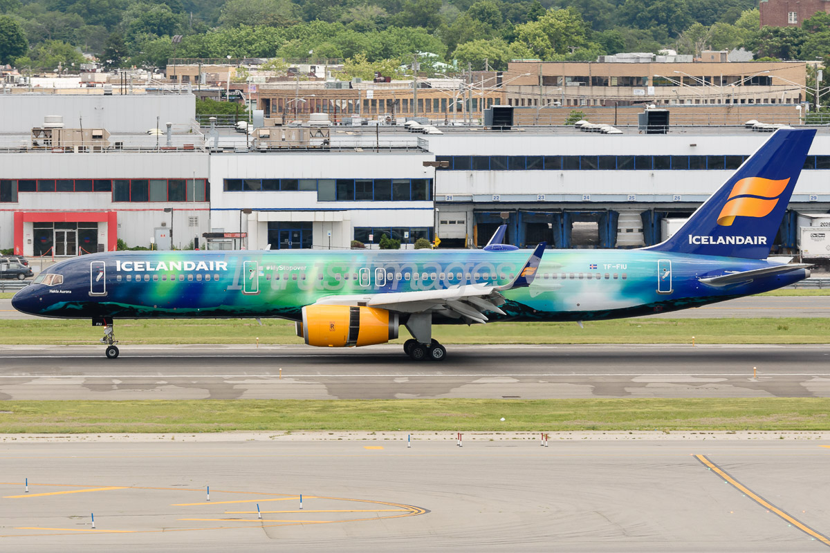 Boeing 757-256 TF-FIU (cn 26243/603) "Hekla Aurora"